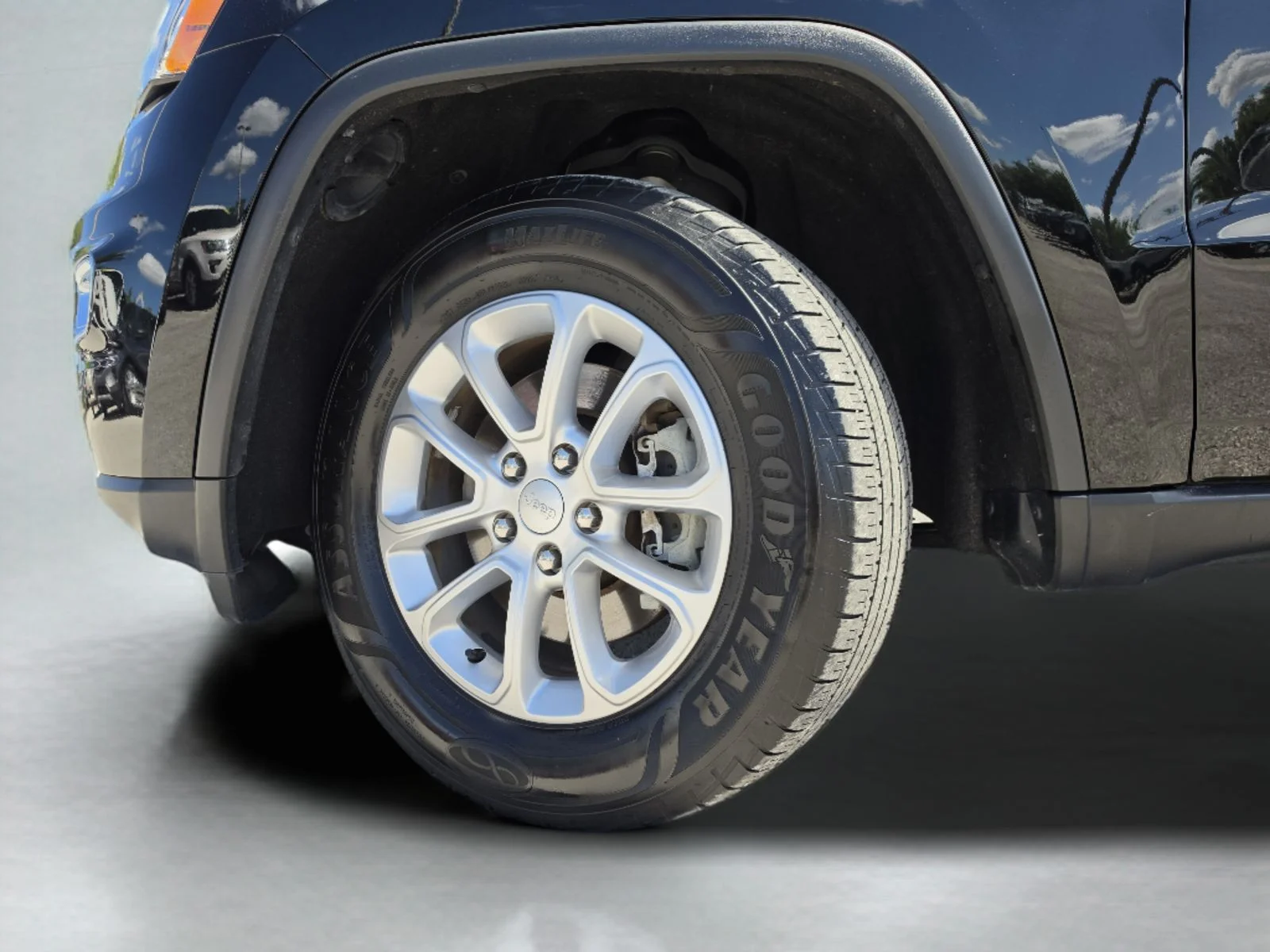 Used 2022 Black Jeep Laredo X image 41
