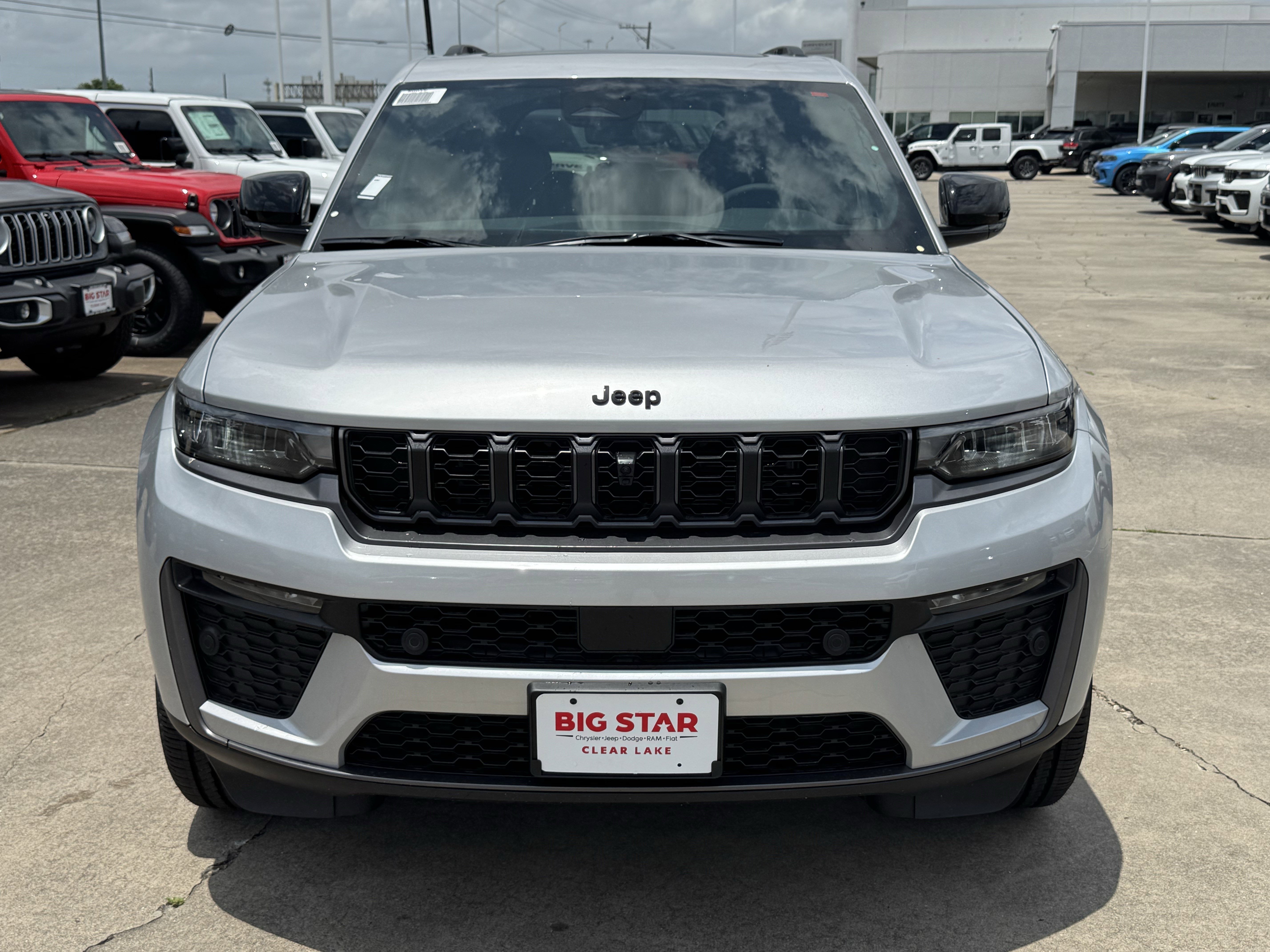New 2026 Silver Zynith Exterior Paint Jeep 85th Anniversary Edition image 3