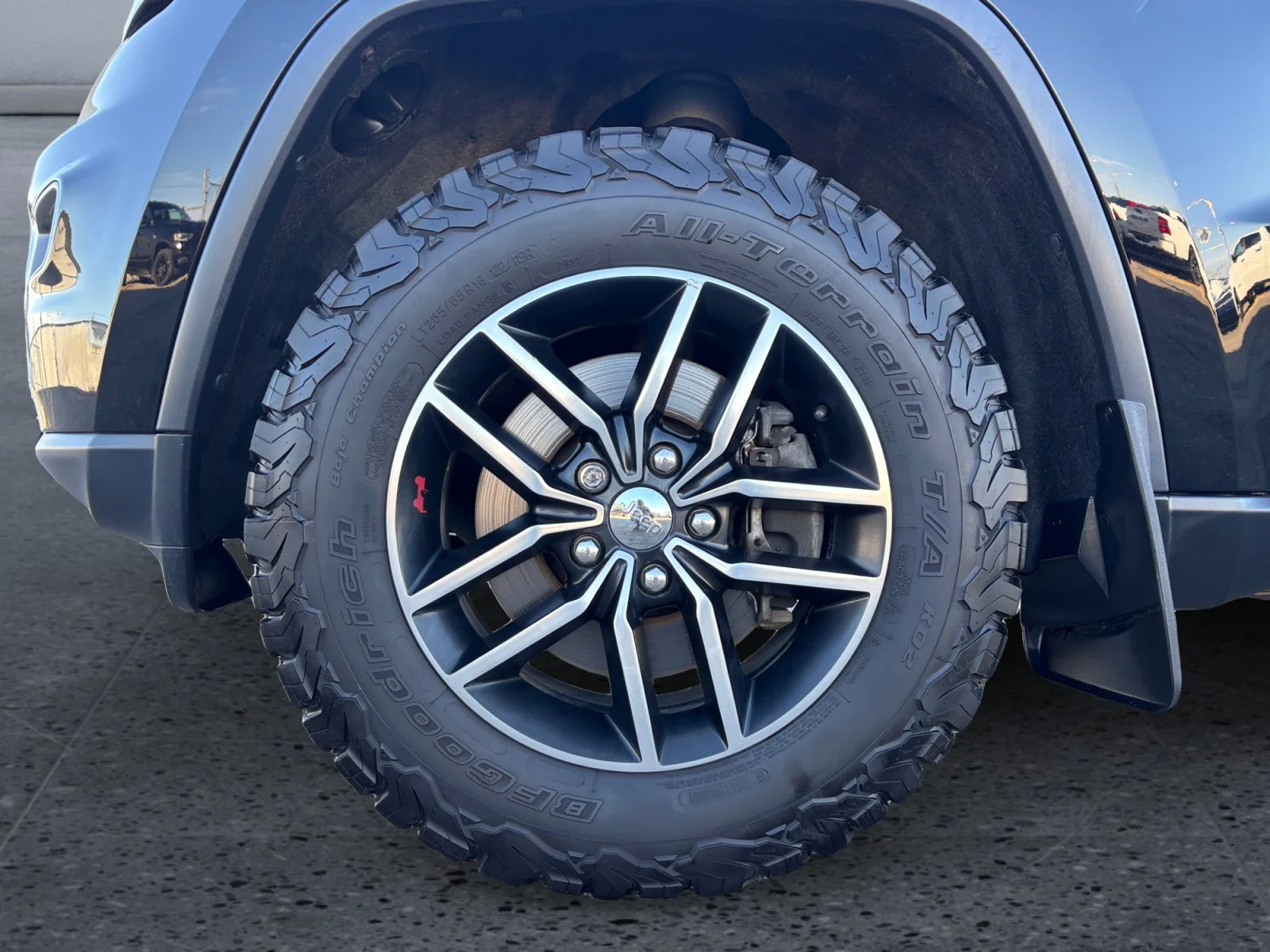 Used 2017 Black Jeep Trailhawk image 9