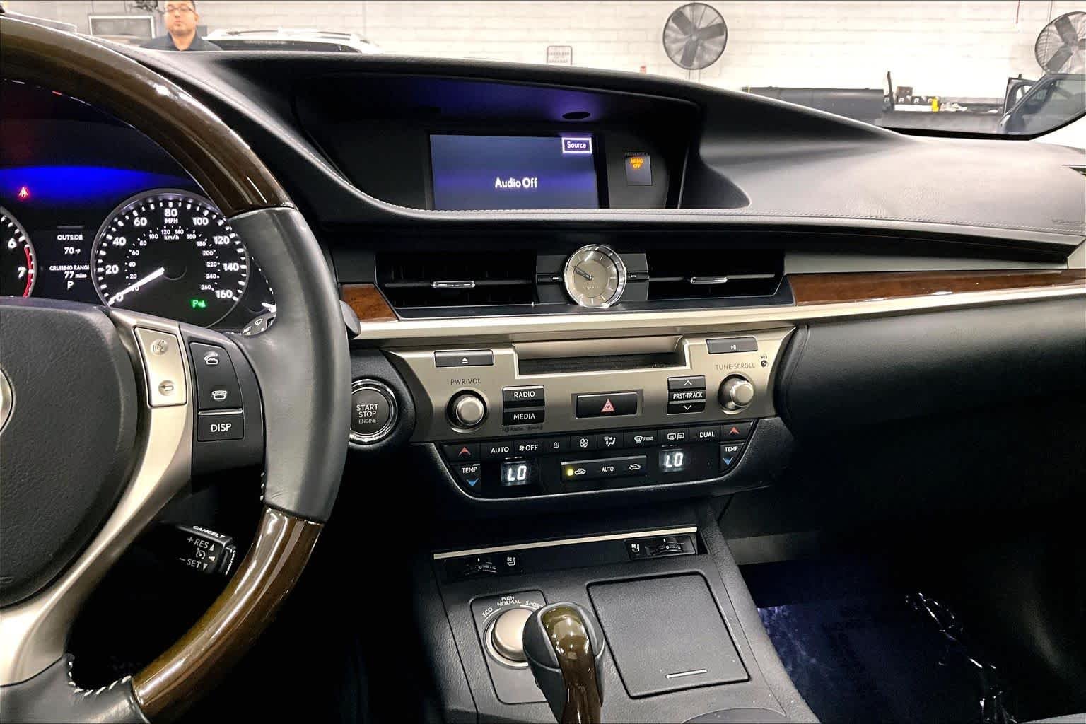 Used 2014 Silver Lining Metallic Lexus  image 33