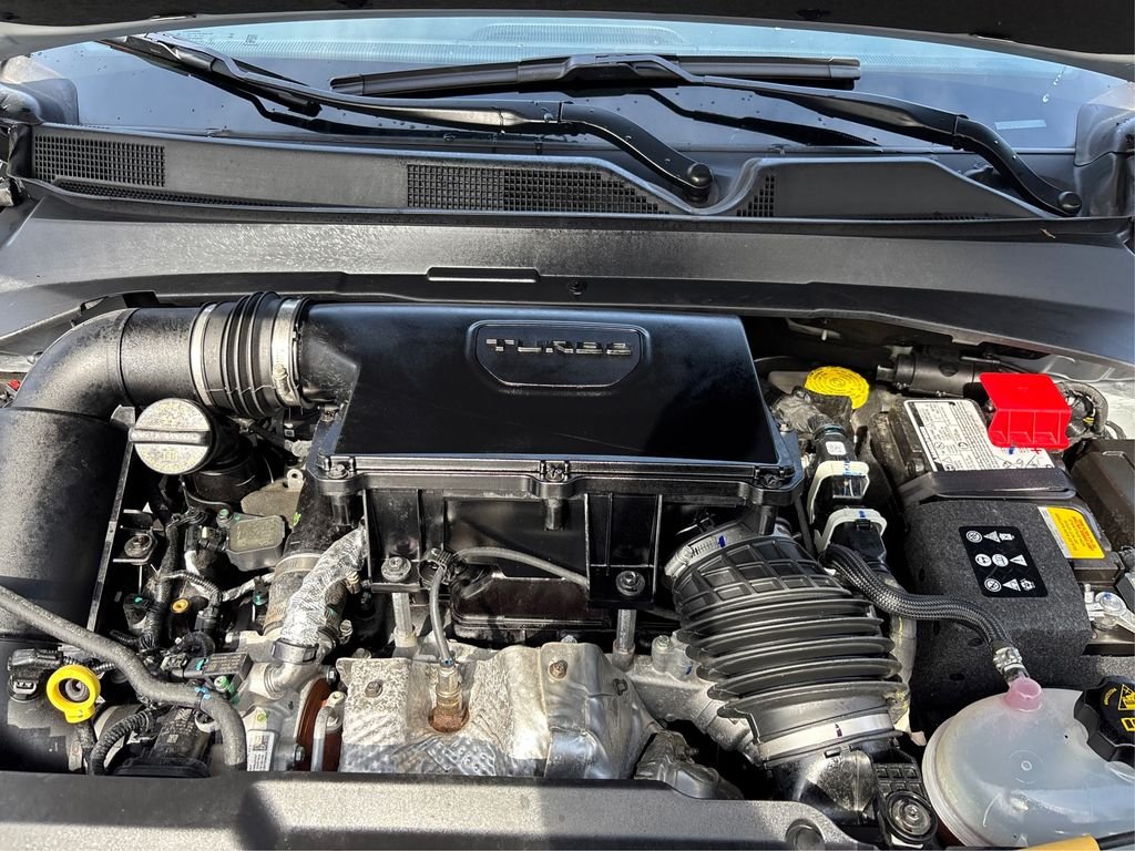 Used 2025 Silver Jeep Limited image 13