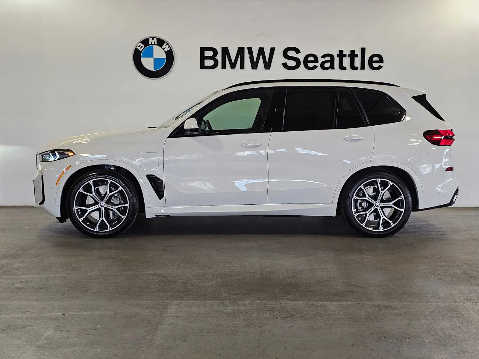 New 2026 Alpine White BMW xDrive50e image 3