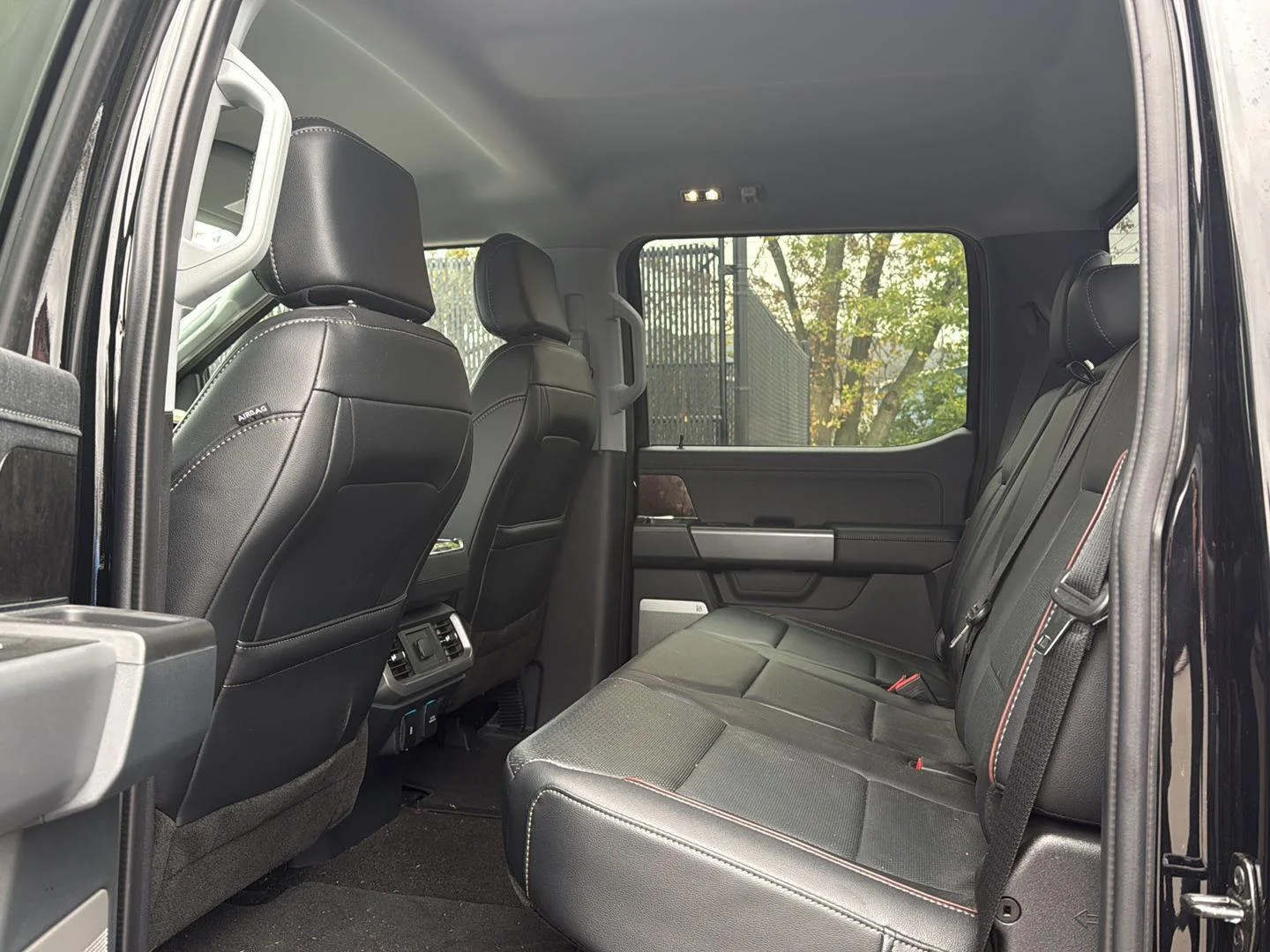 Used 2022 Agate Black Ford LARIAT image 10