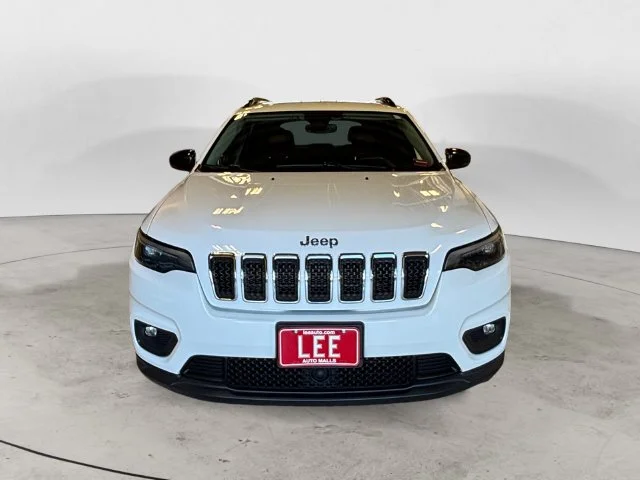 Used 2022 White Jeep Latitude Lux image 9