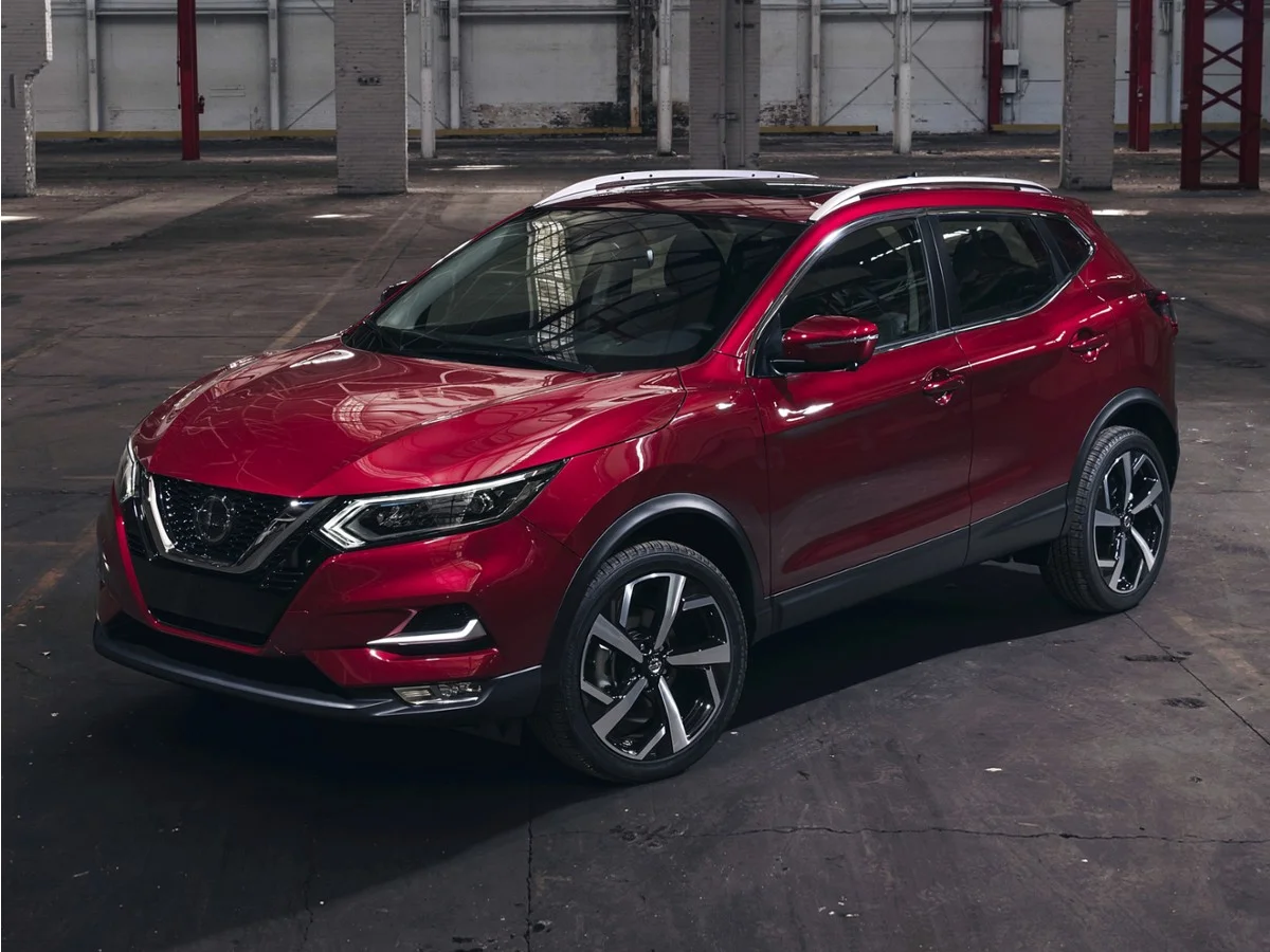 Used 2021 Scarlet Nissan SV image 1