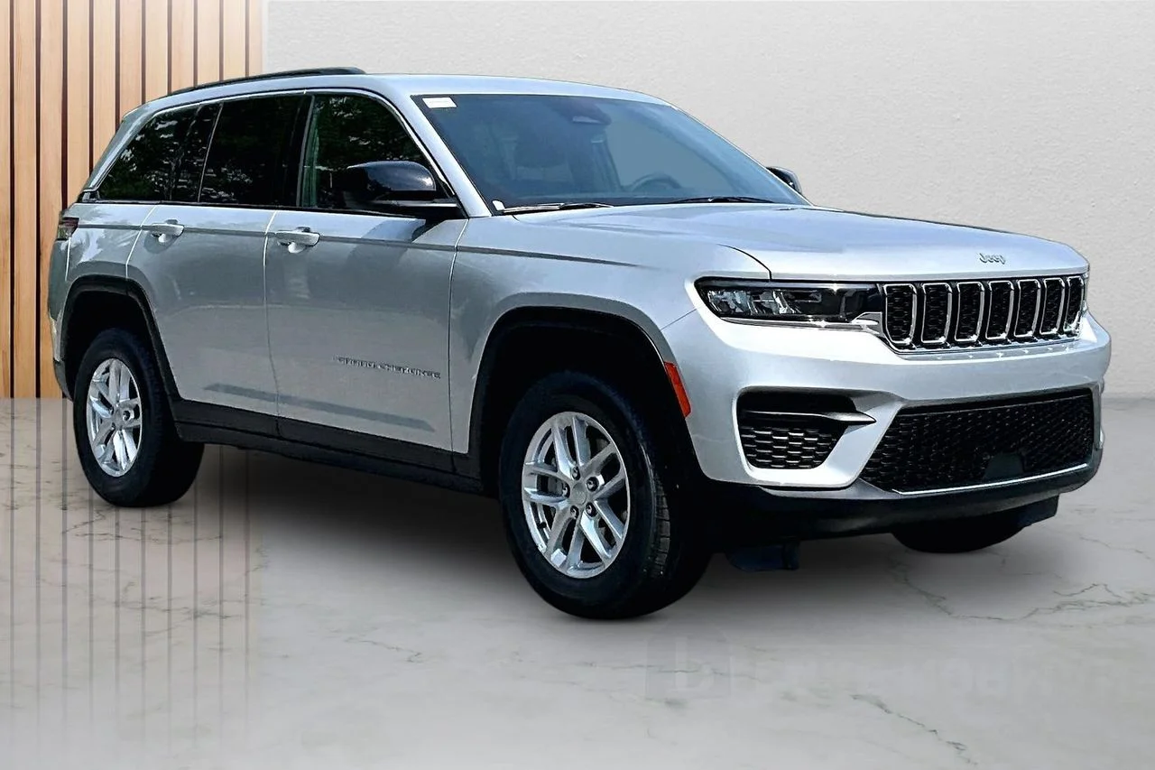 New 2026 Silver Zynith Jeep Laredo image 1