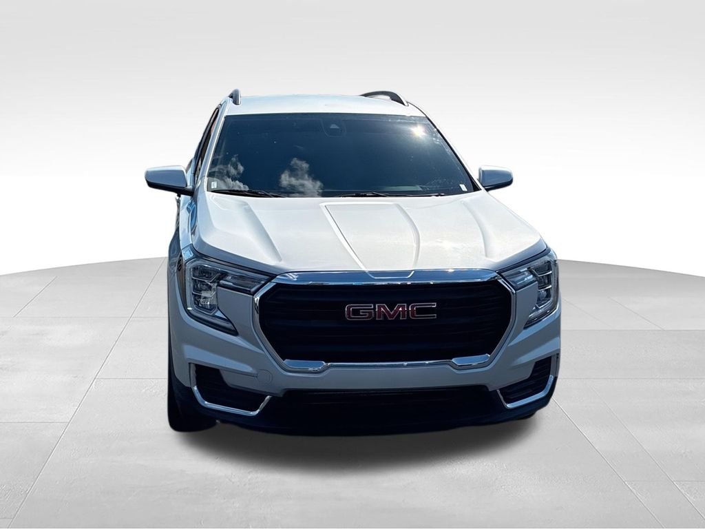 Used 2022 Silver GMC SLE image 3