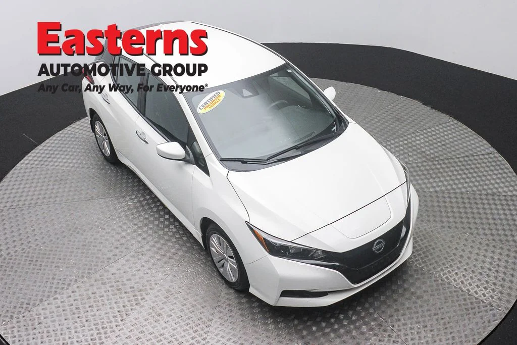 Used 2023 White Nissan S image 3