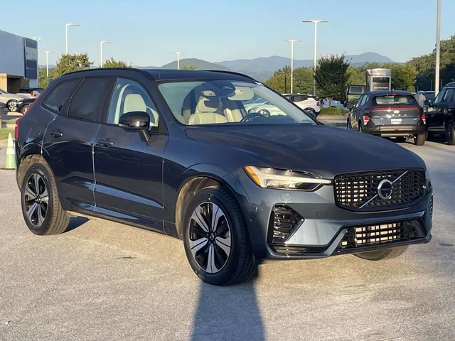 2024 Volvo XC60 T8 Plus Dark Theme