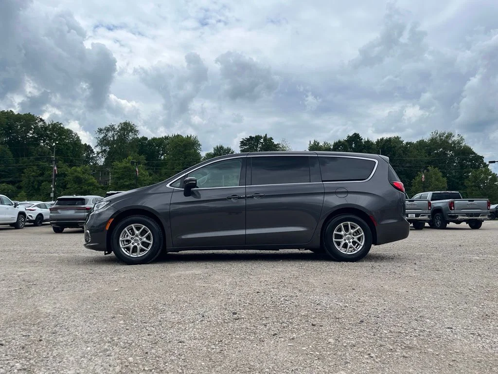 Used 2023 Crystal Metallic Chrysler Touring L image 16