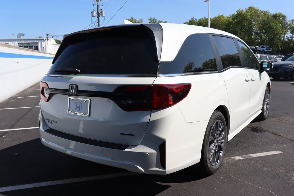 New 2026 Platinum White Pearl Honda Touring image 5