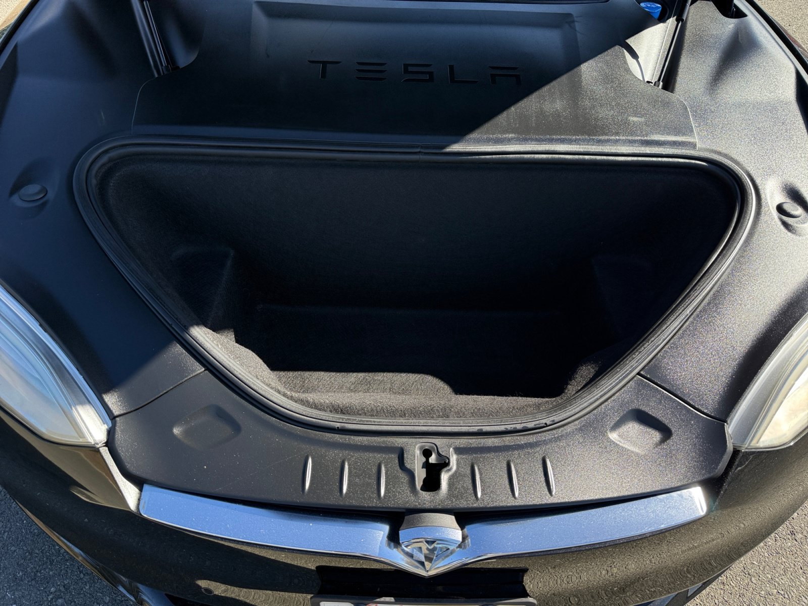 Used 2018 Obsidian Black Metallic Tesla 75D image 20