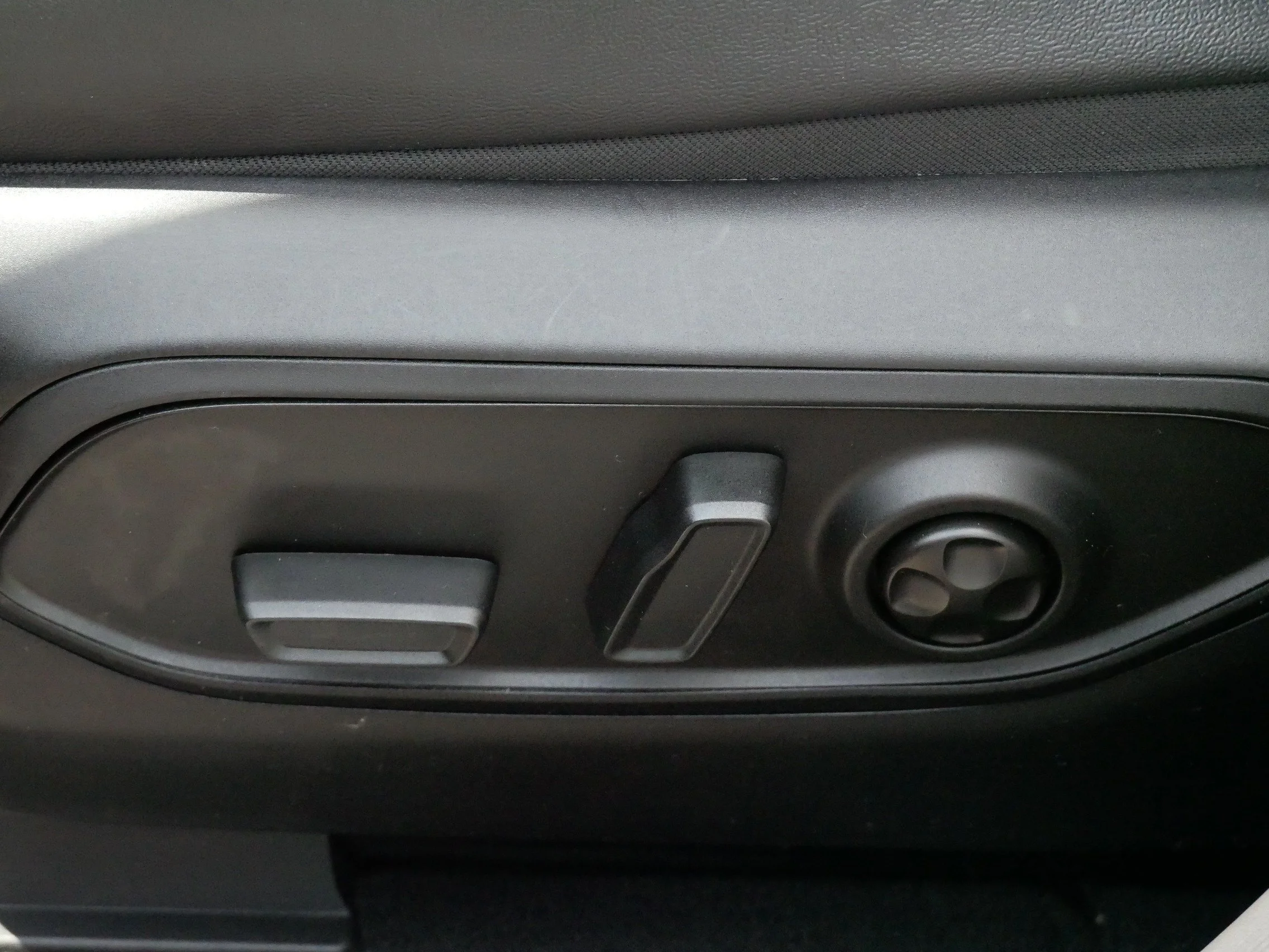 Used 2023 Silver Zynith Jeep Altitude image 20