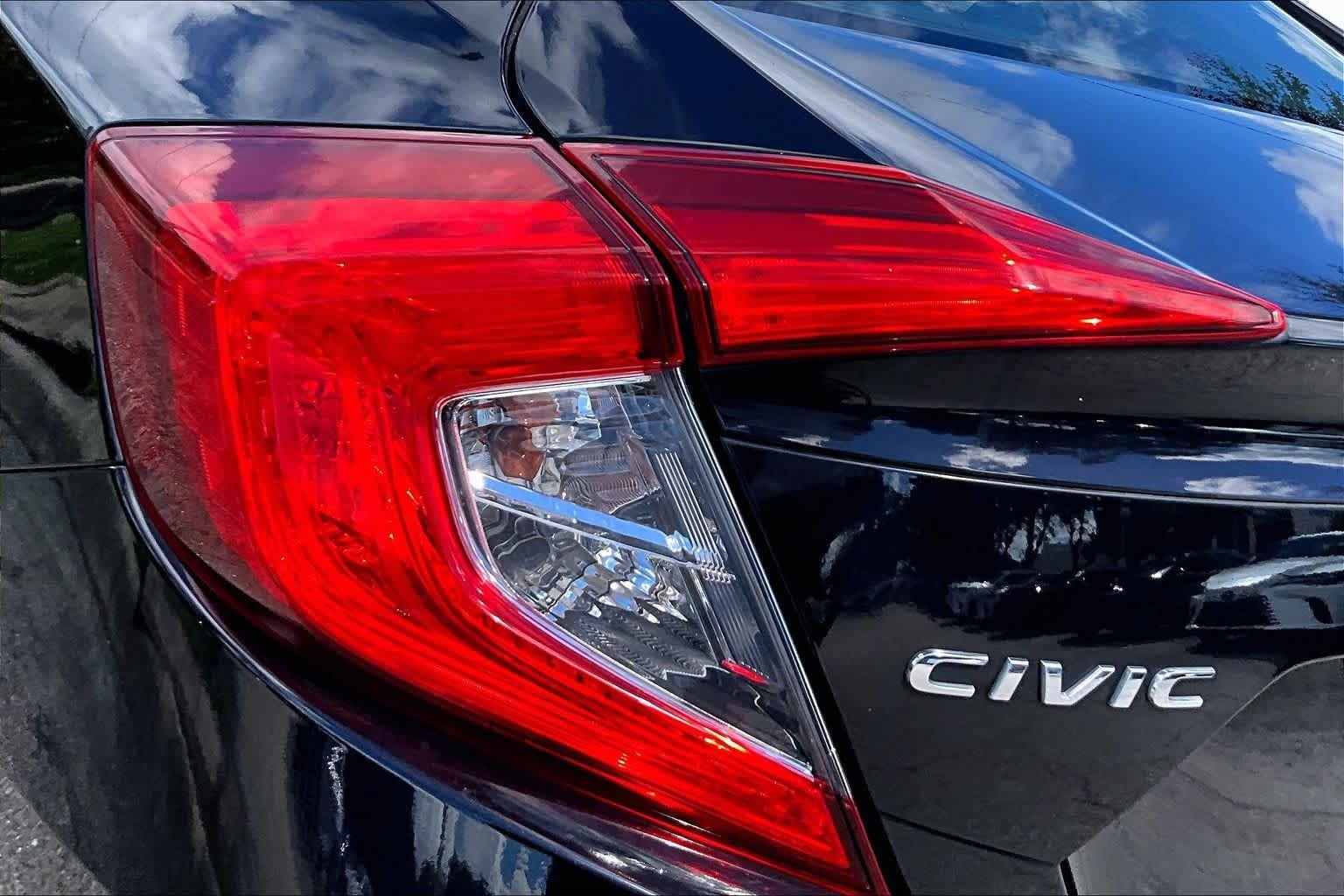 Used 2018  Honda LX image 29