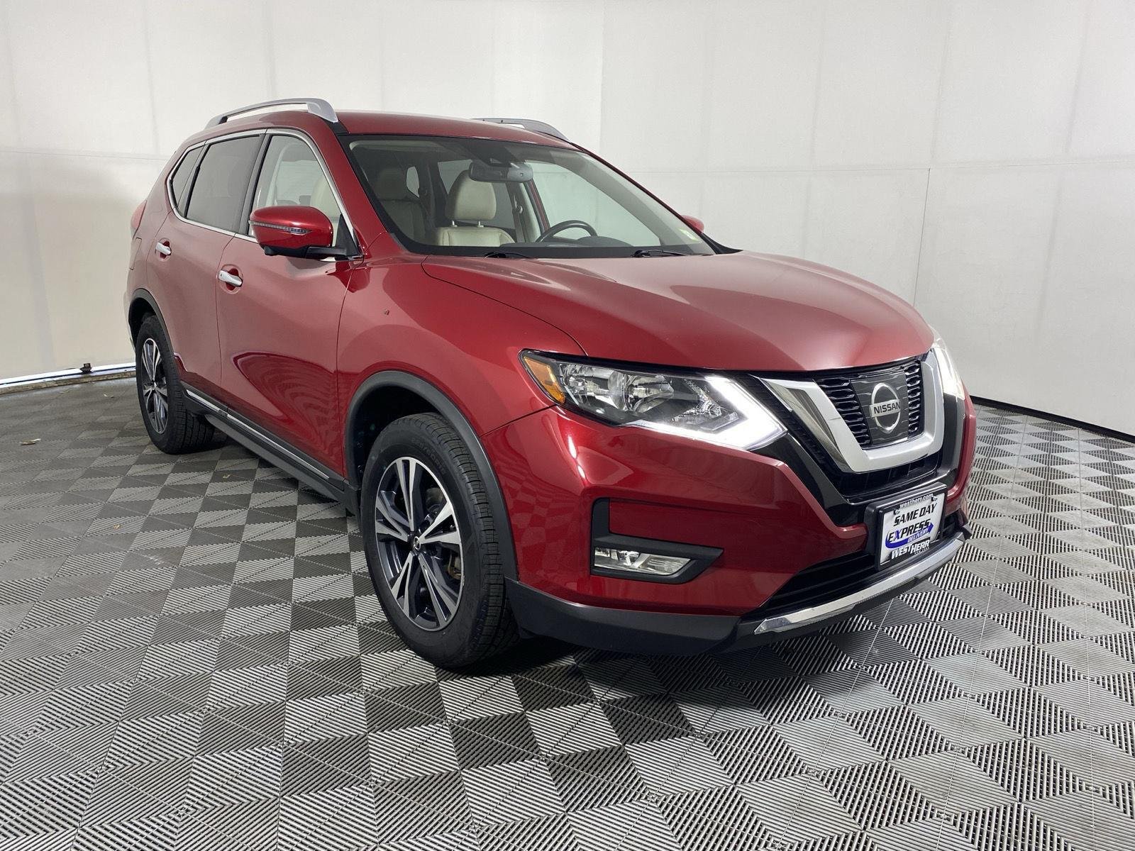 Used 2017 Palatial Ruby Nissan SL image 13