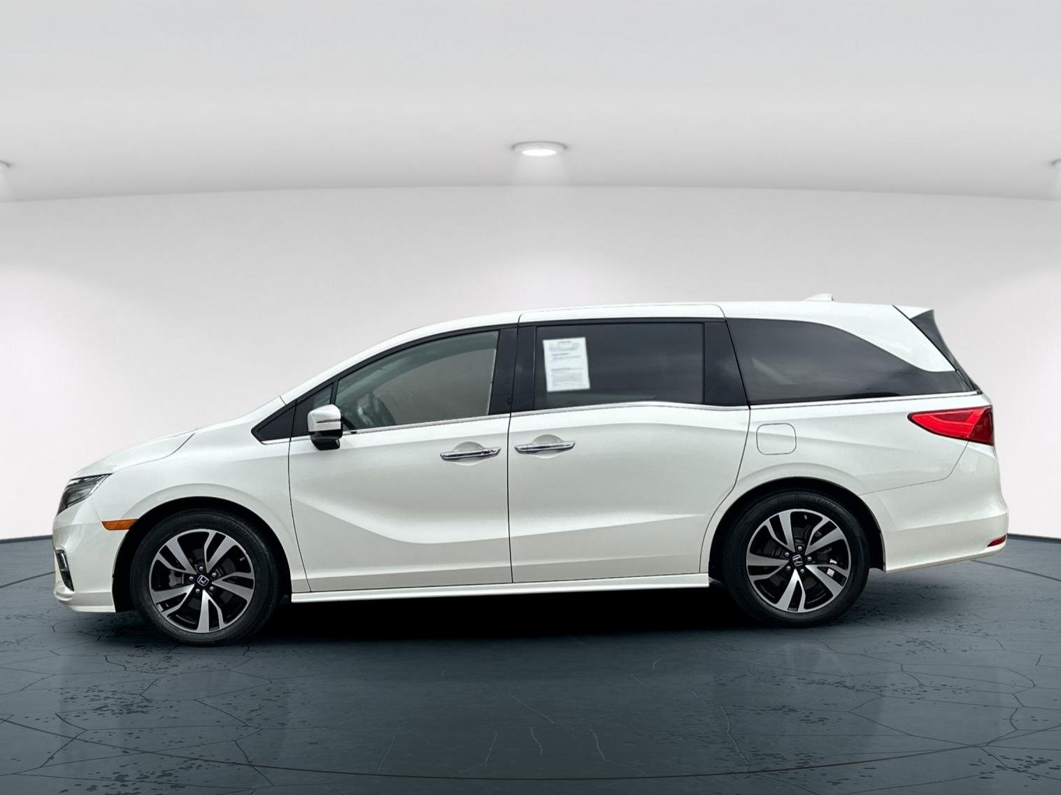 Used 2018 White Diamond Pearl Honda Elite 4D Passenger Van image 3