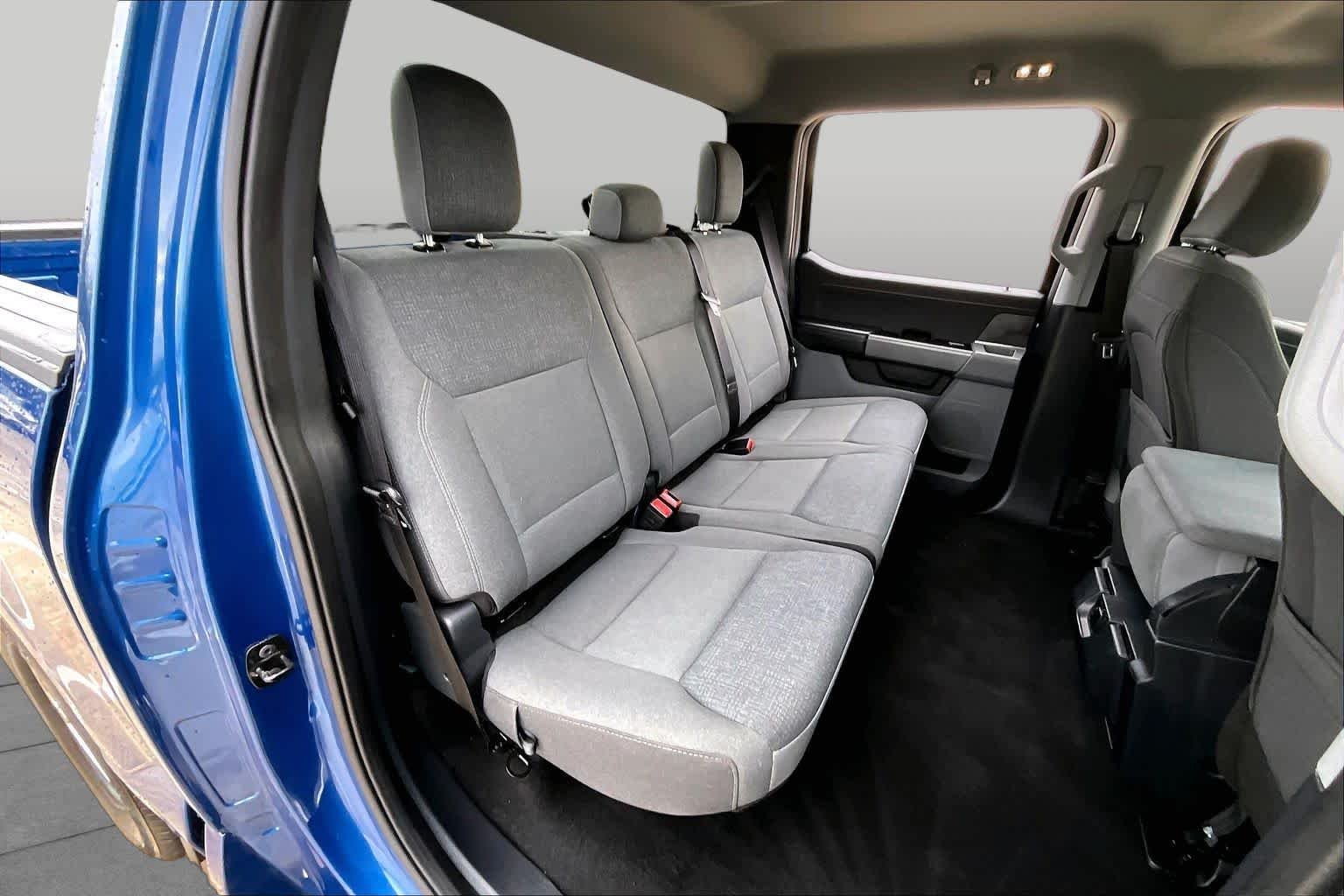 Used 2025 Atlas Blue Metallic Ford XLT image 20