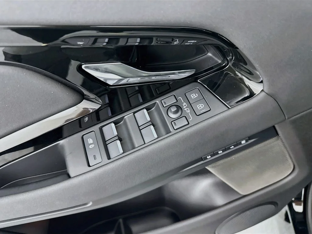 New 2026 Santorini Black Land Rover Hoxton Edition image 18