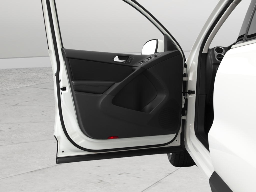 Used 2011 White Volkswagen S image 12
