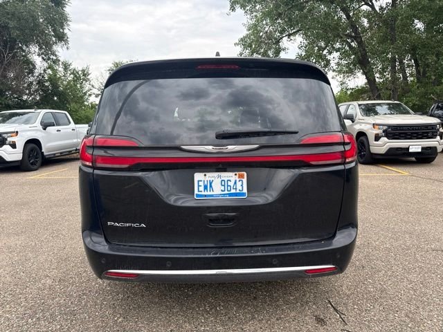 Used 2025 Black Chrysler Select image 5
