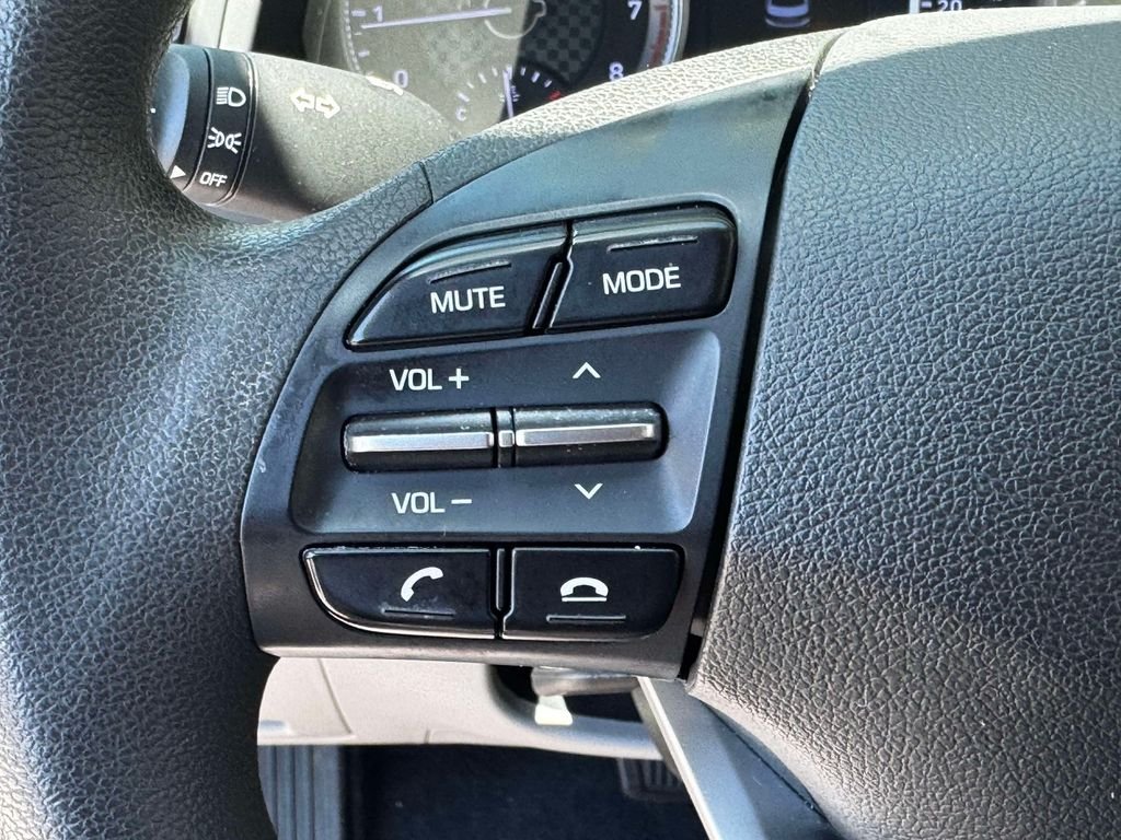 Used 2020 Blue Hyundai SE image 18