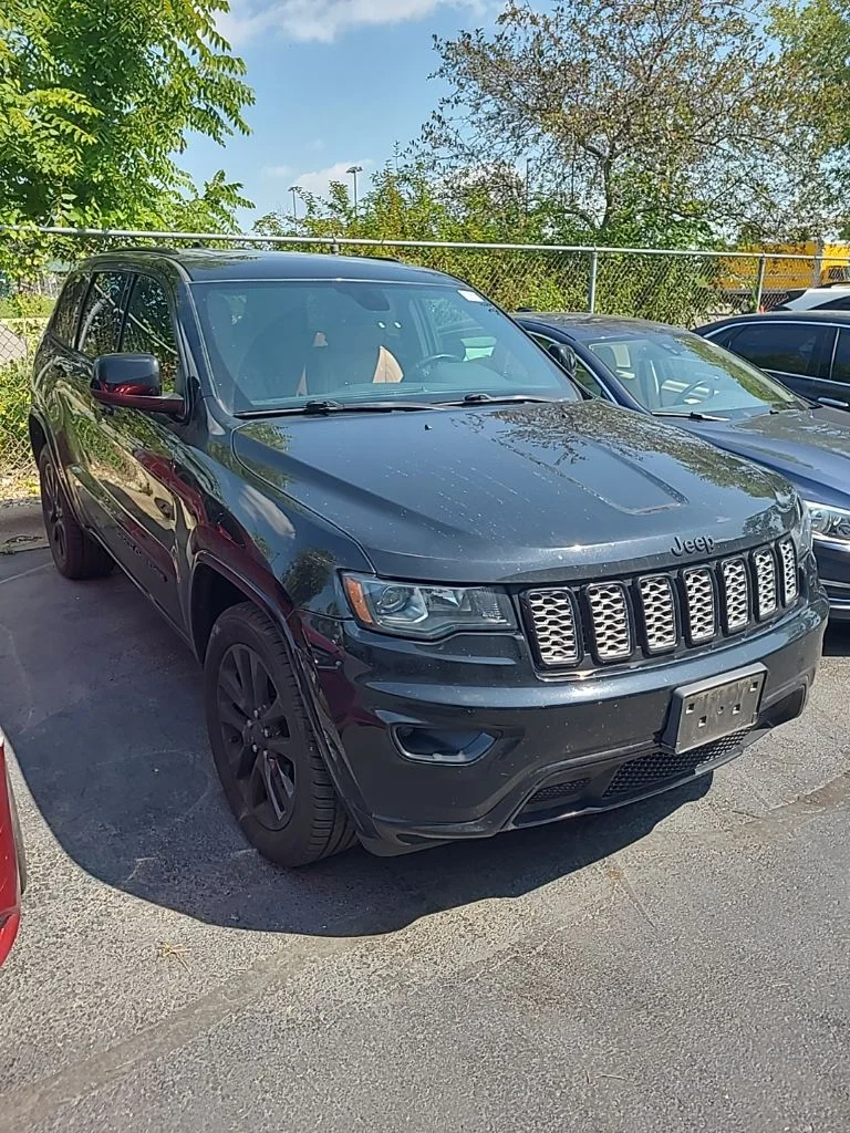 Used 2017 Black Jeep Altitude image 2