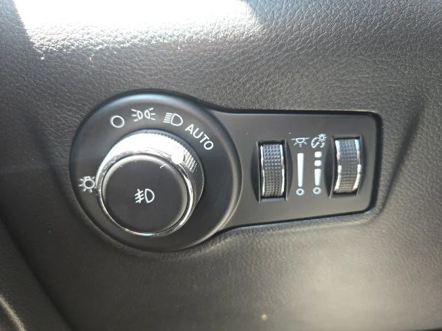 Used 2022 Bright White Clearcoat Jeep Limited image 17