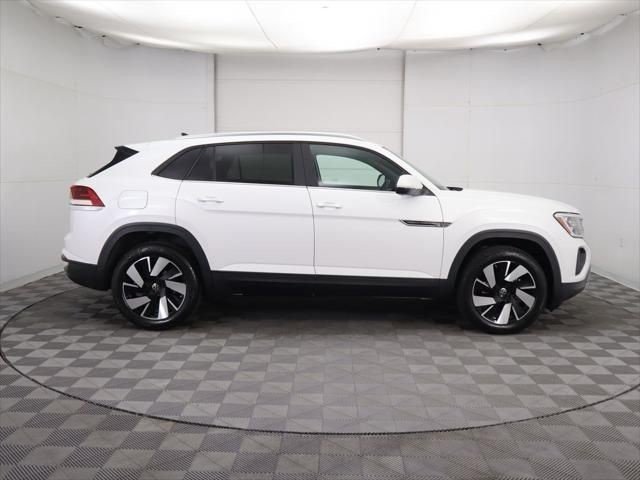 2026 Volkswagen Atlas Cross Sport SE w/Tech - Photo 4