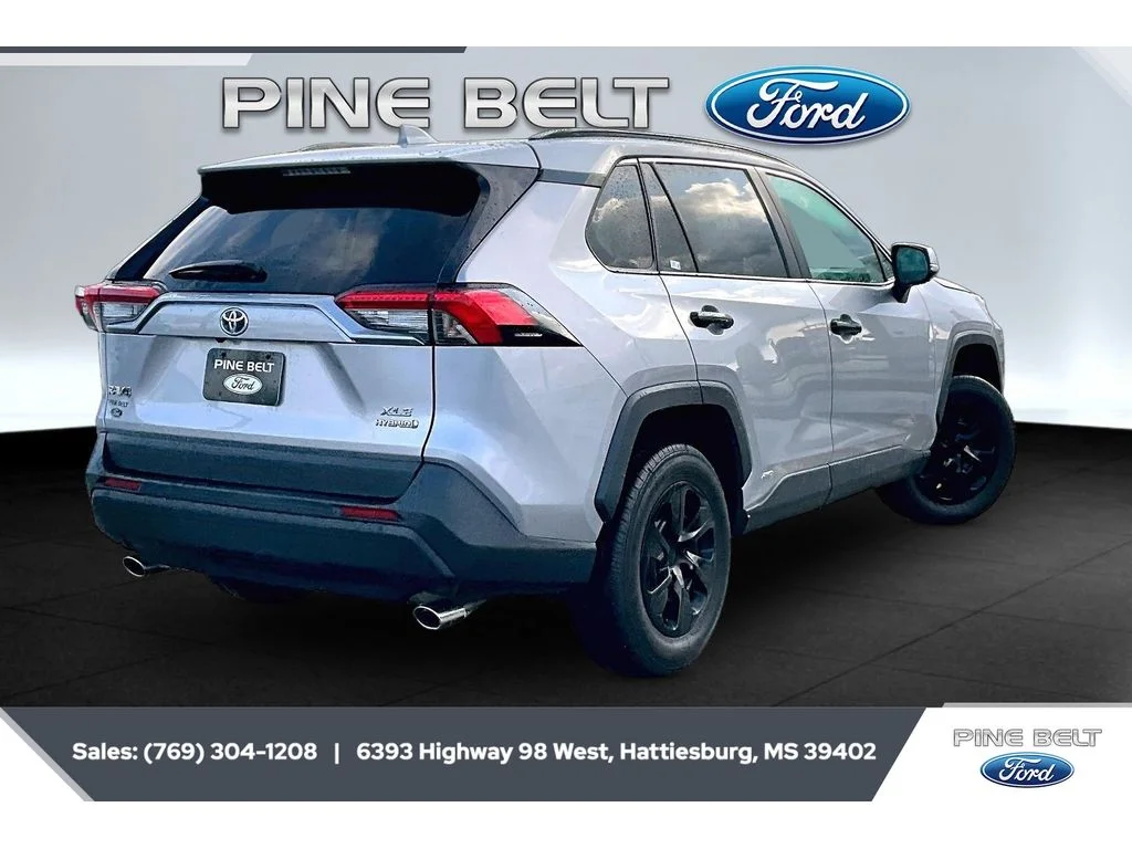 2024 Toyota RAV4 XLE - Photo 11