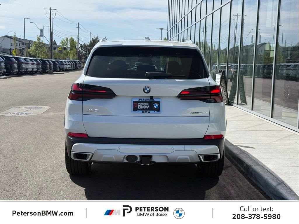 New 2026 Mineral White Metallic BMW xDrive40i image 4