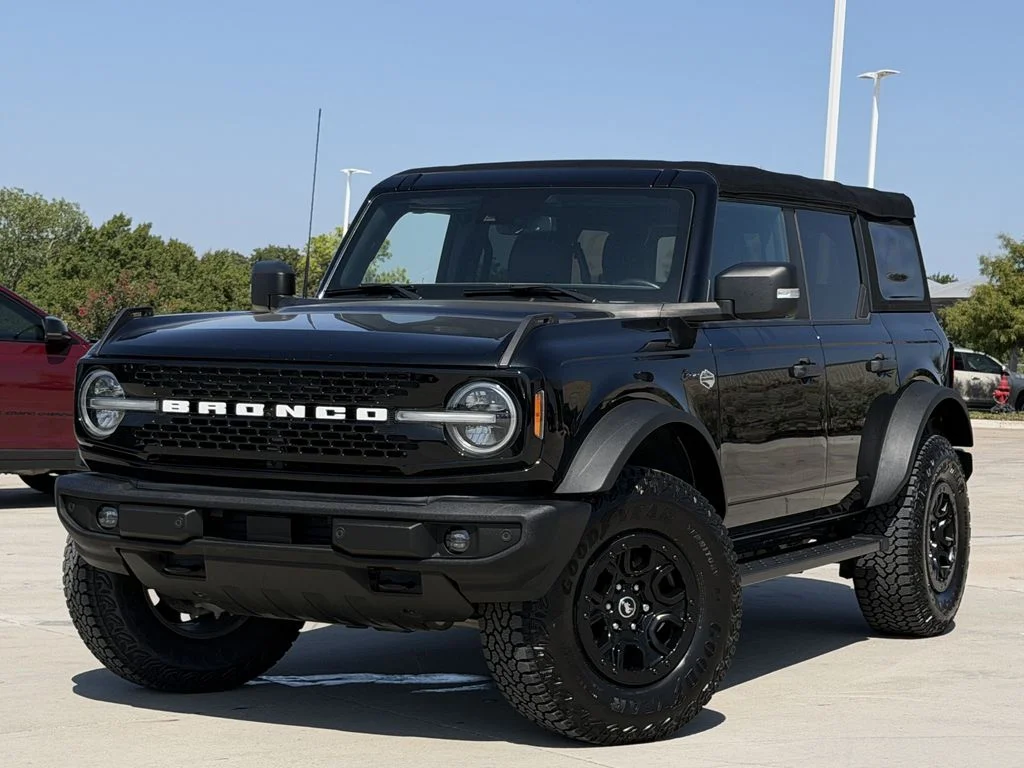 Used 2022 Black Ford Wildtrak image 2