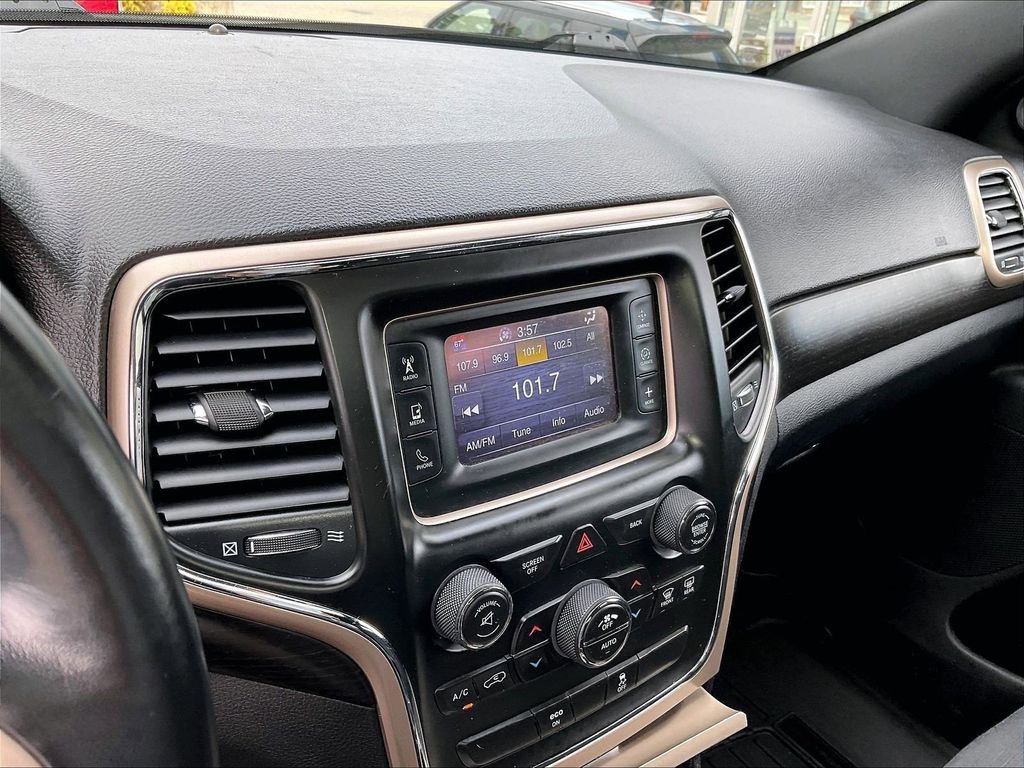 Used 2014 White/off-white Jeep Laredo image 19