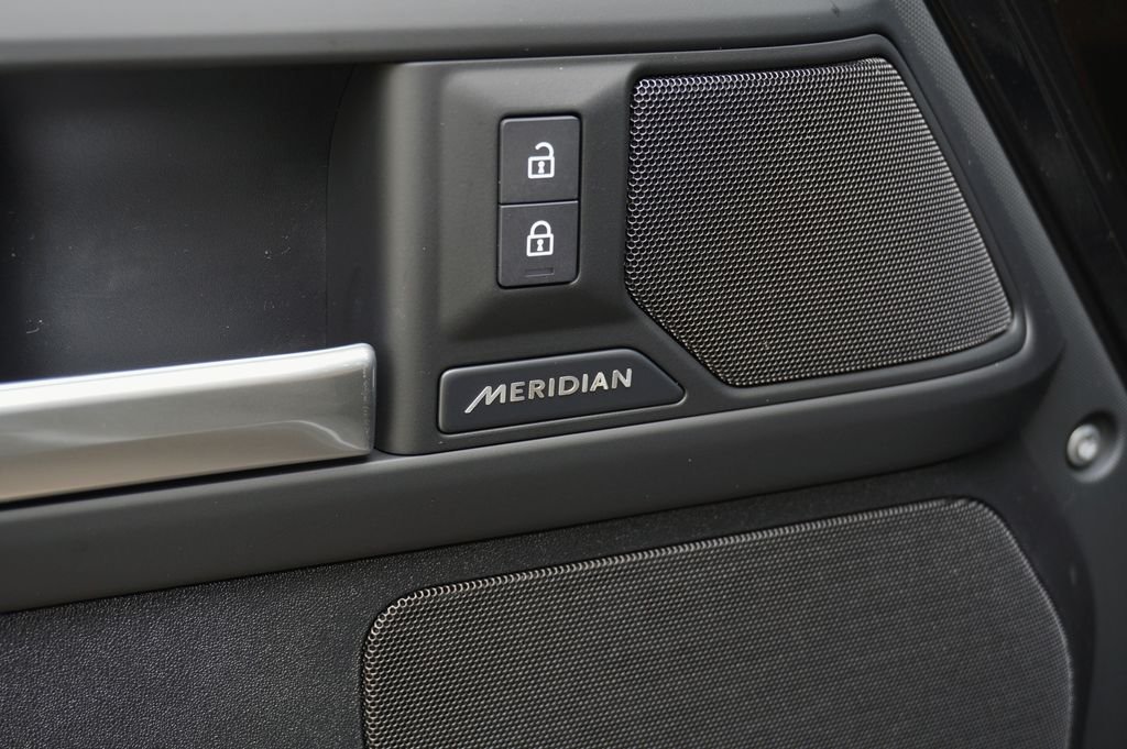 New 2026 Santorini Black Land Rover S image 11