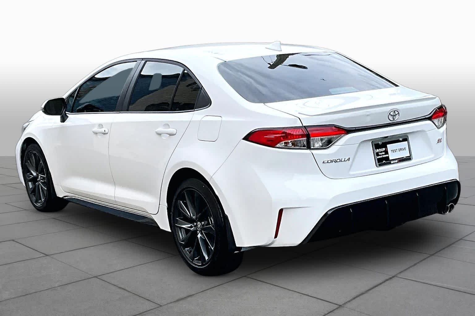 Used 2026 Ice Cap Toyota SE image 12
