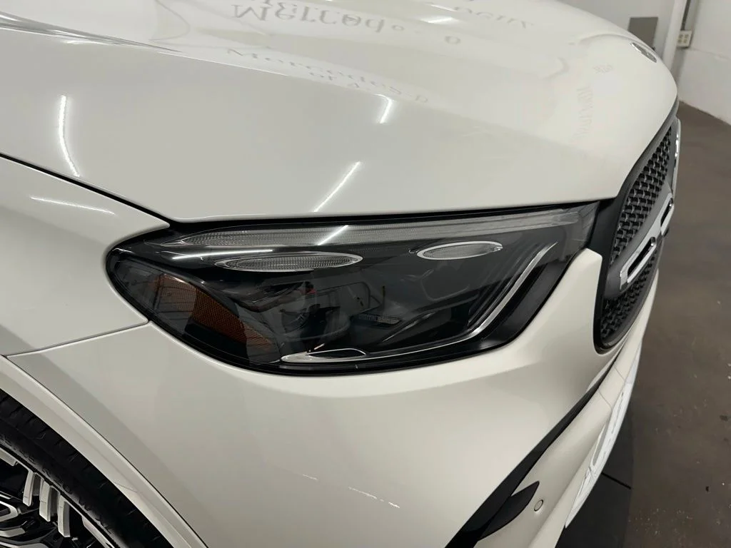 New 2027 White Mercedes-Benz GLC 300 image 10