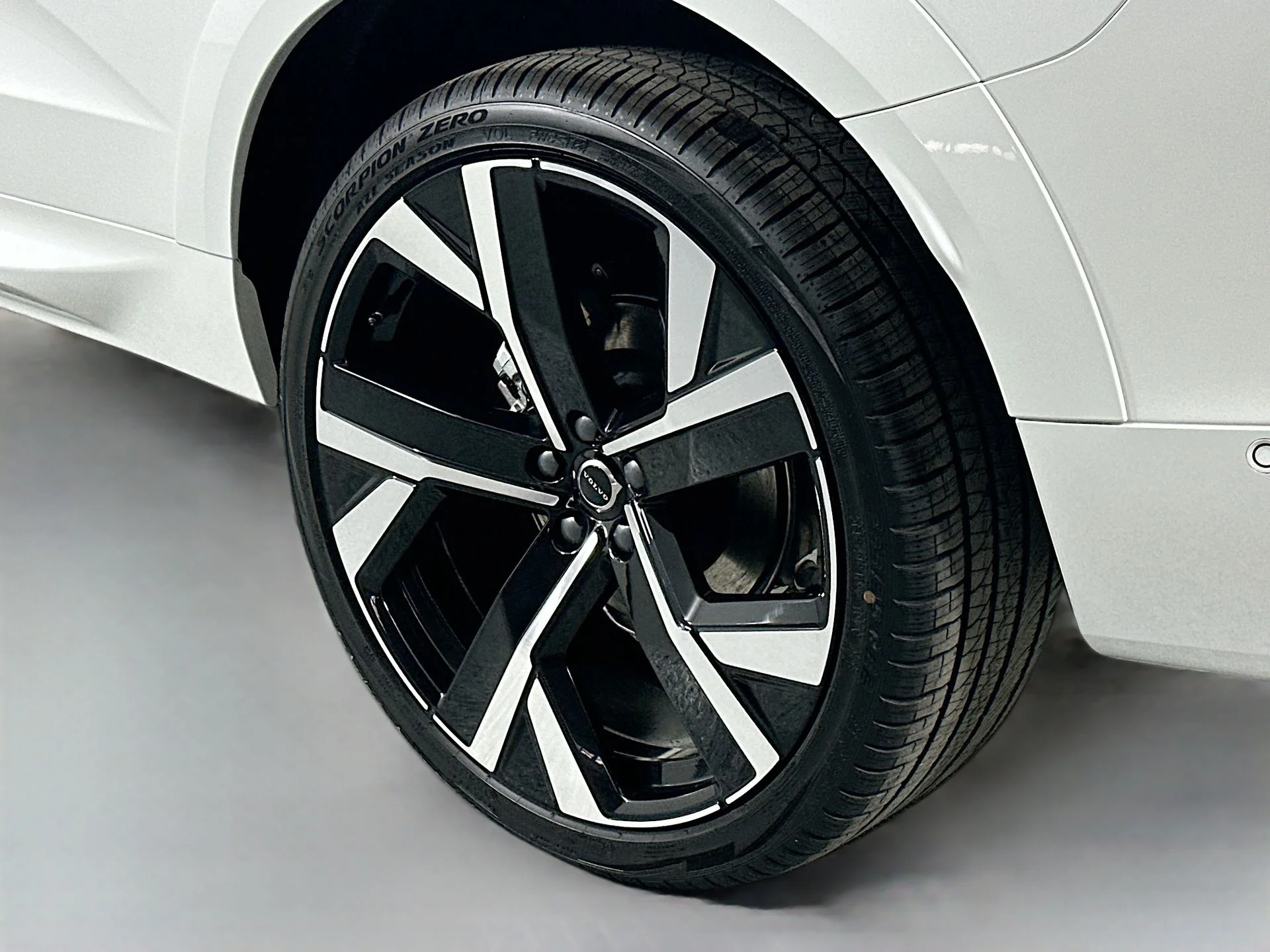 New 2026 Crystal White Volvo Ultra image 30