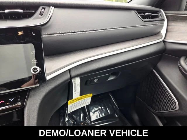 New 2026 Baltic Gray Metallic Clear-Coat Exterior Paint Jeep Limited image 26