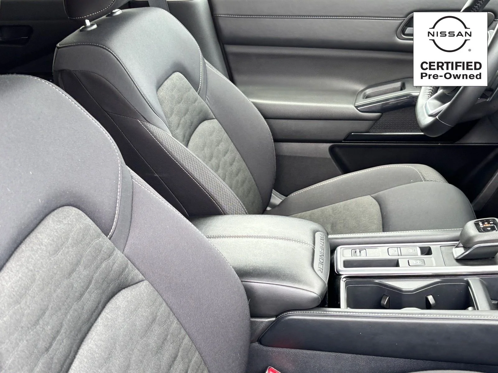Used 2025 Deep Ocean Blue Pearl Nissan SV image 9