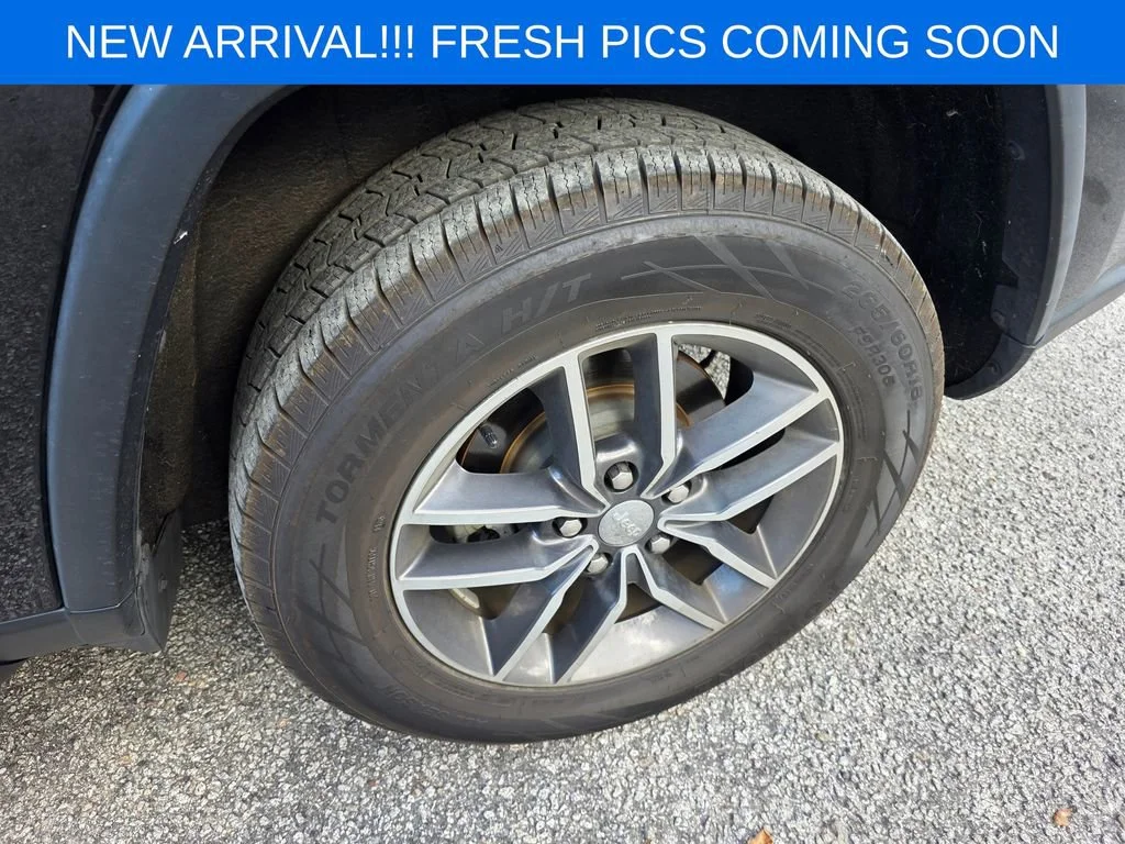 Used 2018 Black Jeep Laredo E 4x2 image 8