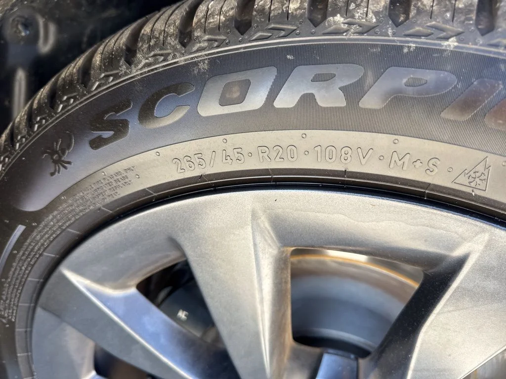 Used 2022  Tesla Base image 35