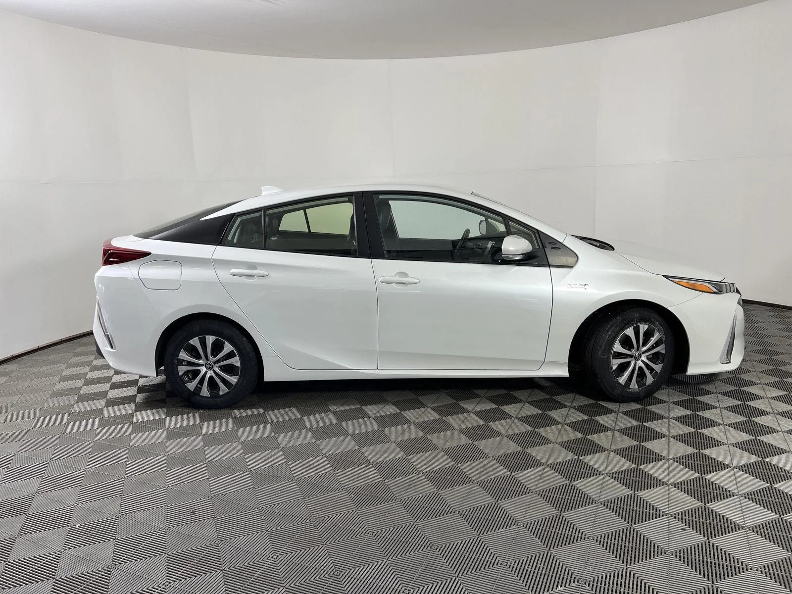 Used 2022 Wind Chill Pearl Toyota XLE image 2