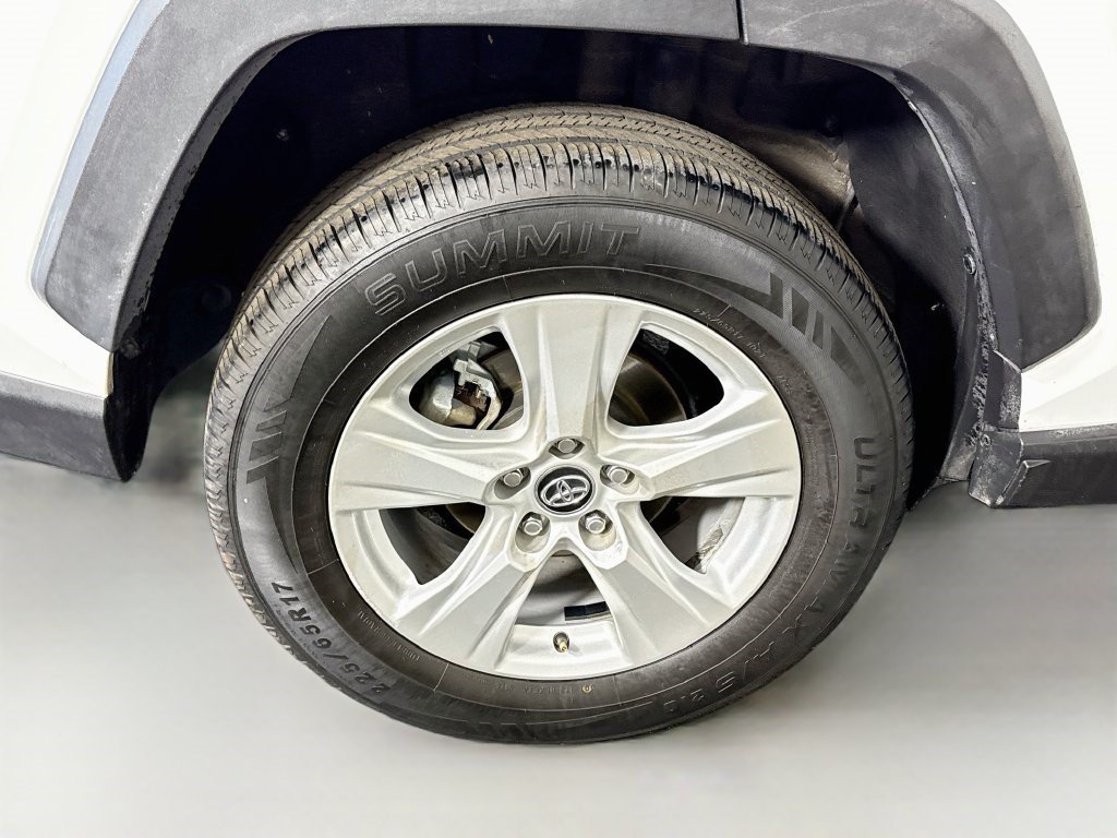 Used 2020 Super White Toyota XLE image 29