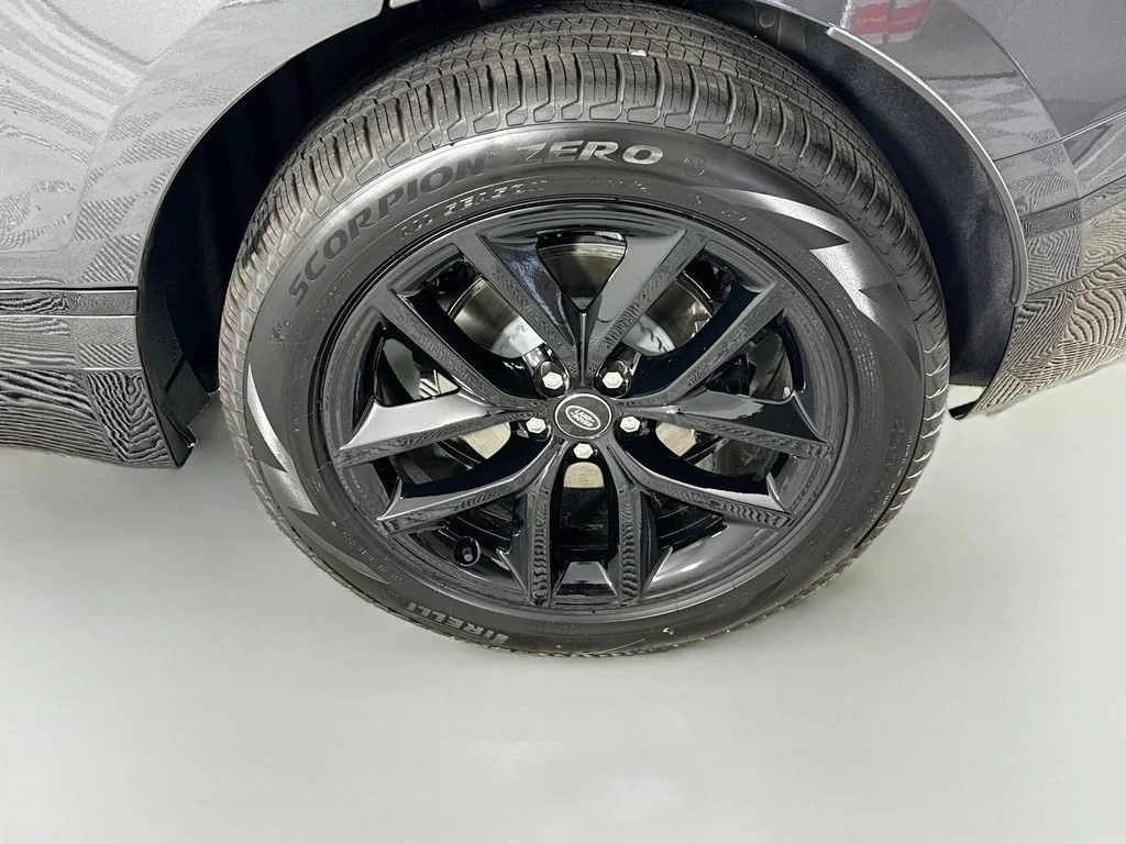 New 2026  Land Rover  image 32