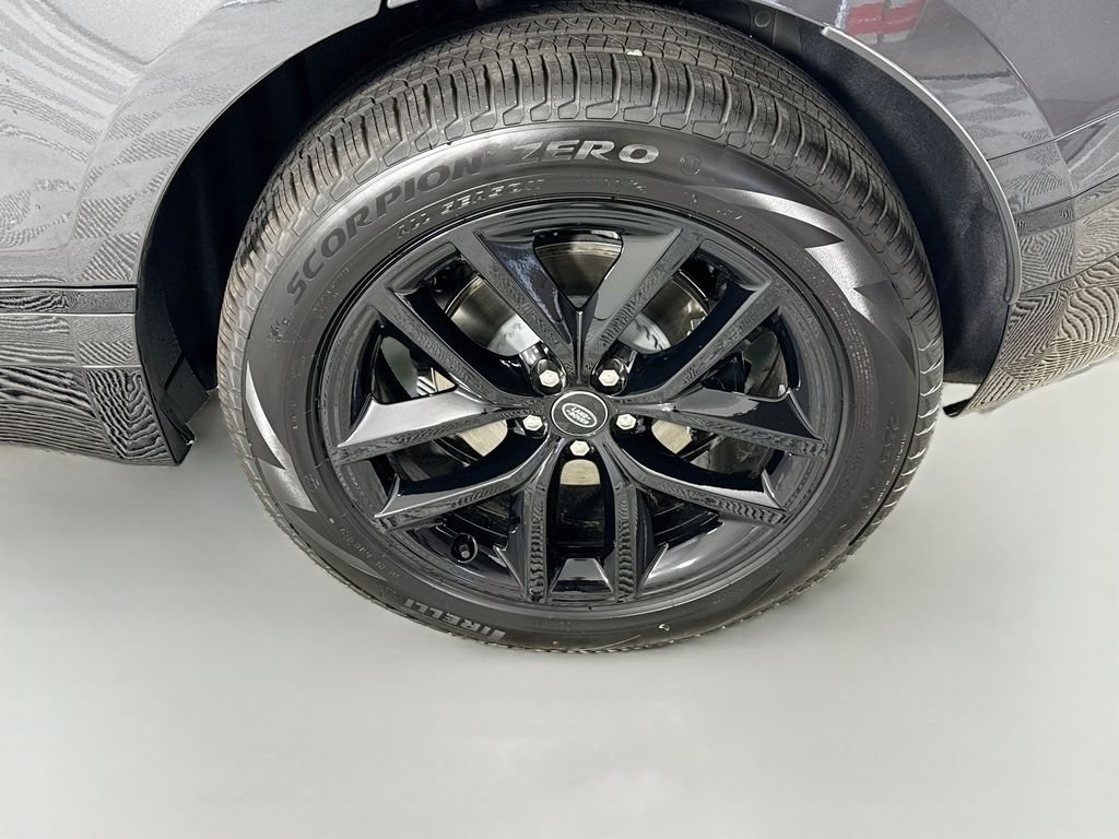 New 2026 Carpathian Grey Land Rover  image 32