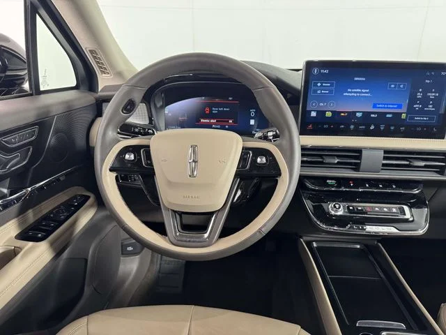 Used 2023 Red Lincoln Standard image 21