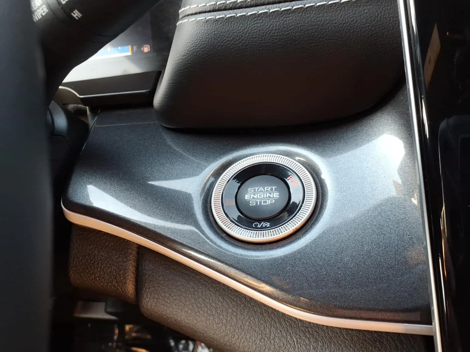 Used 2021 Diamond Black Crystal P/C Jeep Altitude image 24
