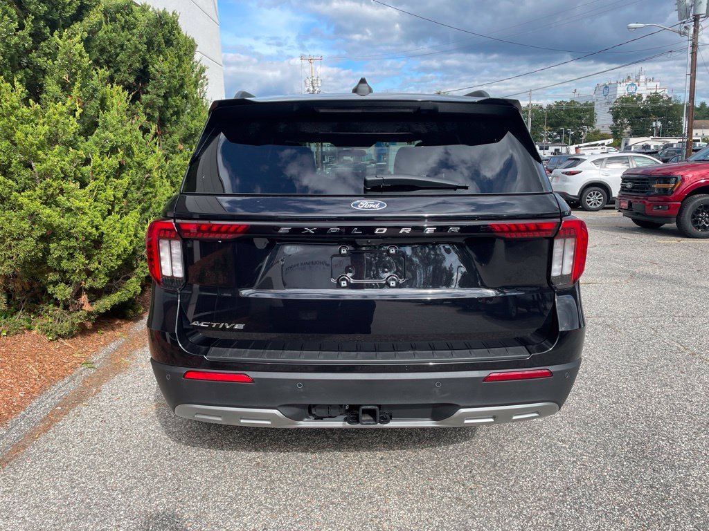 New 2027 Agate Black Metallic Ford Active image 8