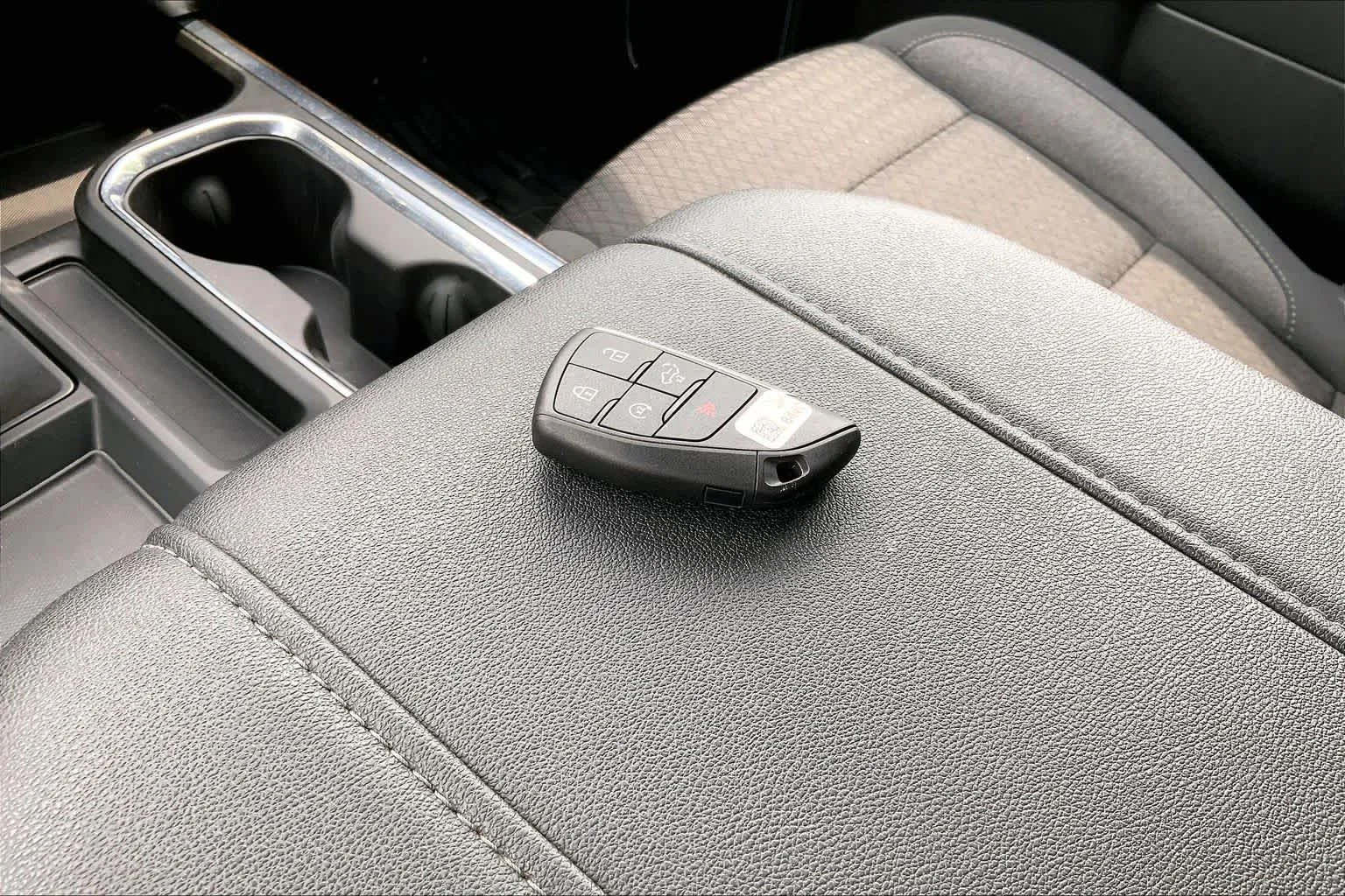 Used 2024 Summit White GMC Elevation image 15