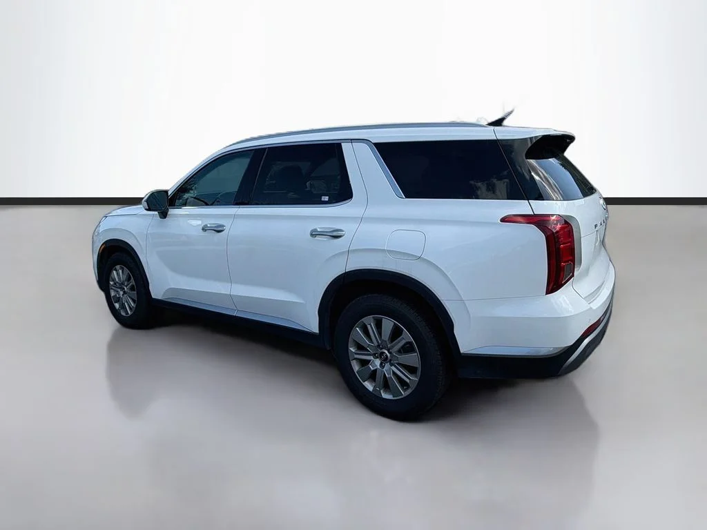 Used 2025 White Hyundai SEL image 7