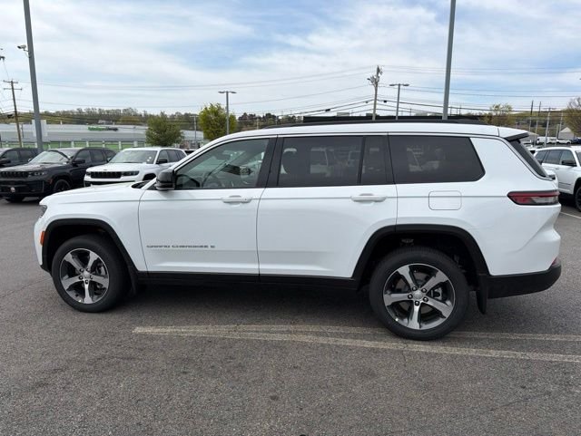 New 2026 Bright White Clear-Coat Exterior Paint Jeep Limited image 6